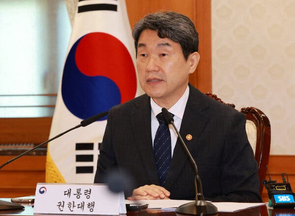 South Korea's Han Duck-soo Resigns, Enters Presidential Race Amid Political Turmoil