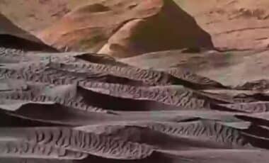 NASA's Curiosity Rover Shares Clearest Mars Images, Sparks Online Comparisons