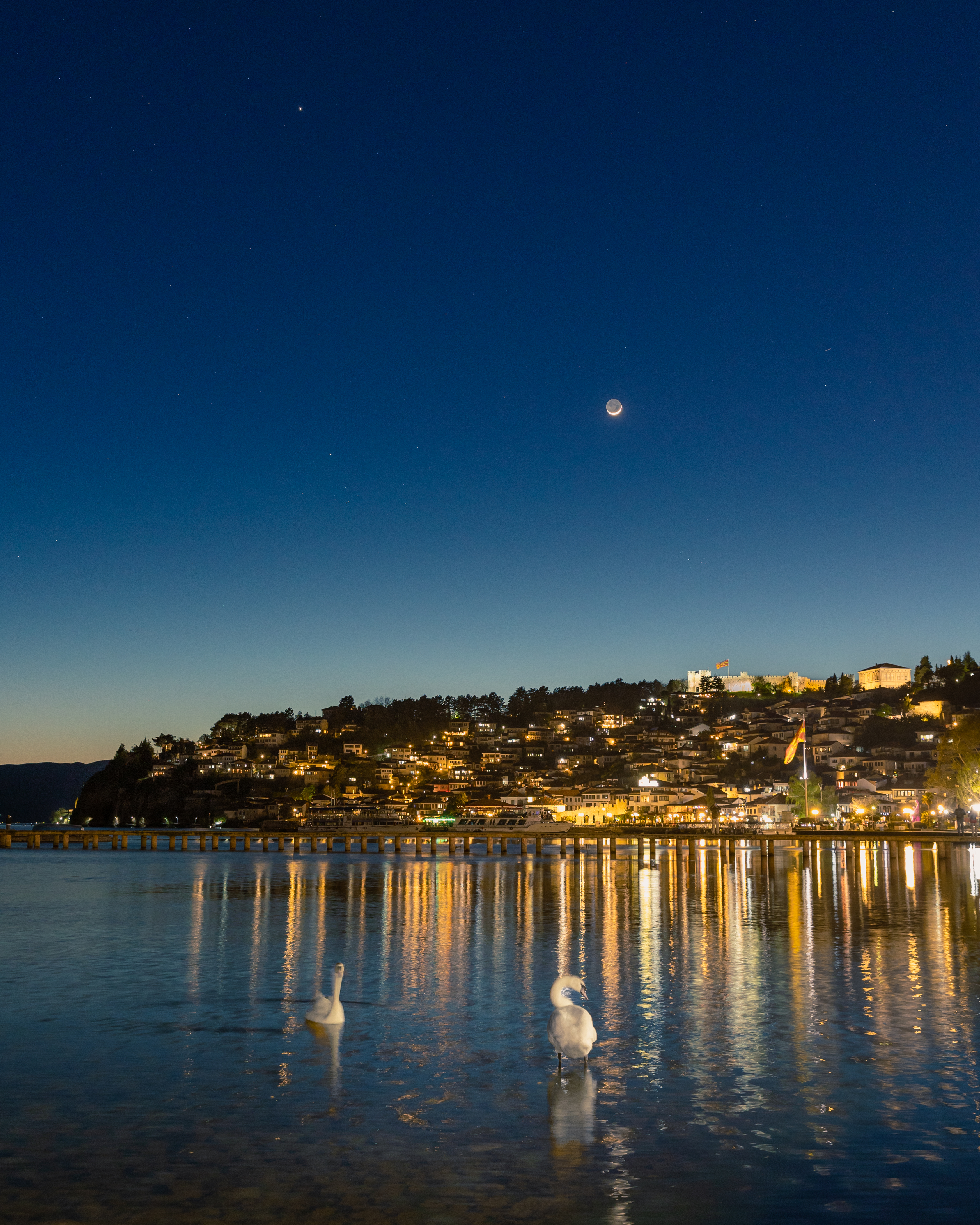Astrophotographer Captures Stunning Moon and Jupiter Display Over Ancient Lake Ohrid