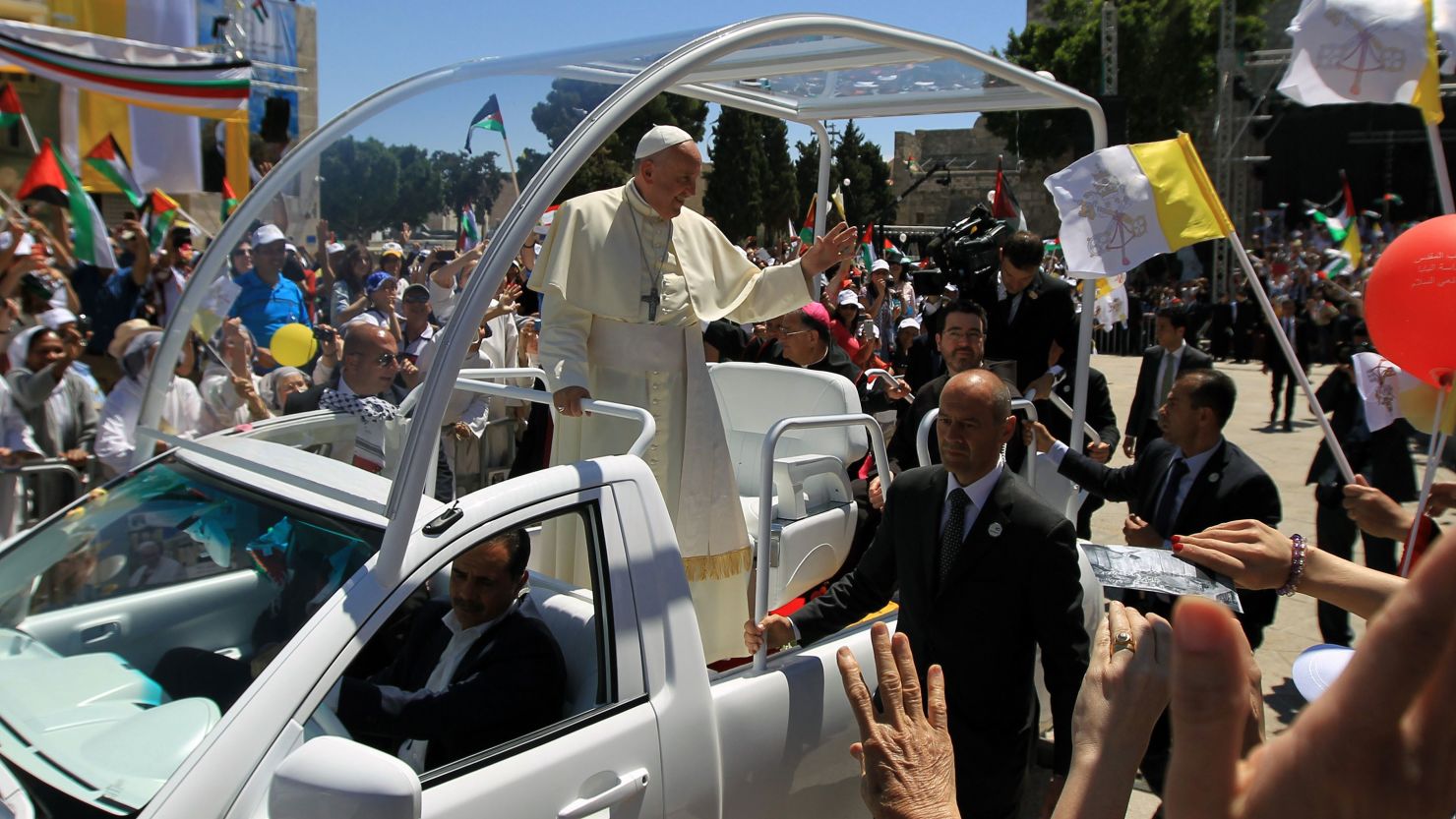 Pope Francis's Popemobile Transformed into Mobile Health Clinic for Gaza Children