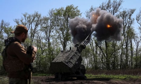 Zelenskyy Visits Czech Republic Seeking Artillery, F-16 Support Amid Victory Day Concerns