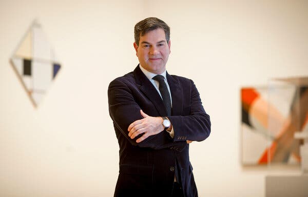 Art Institute of Chicago President Investigated After Alleged In-Flight Incident