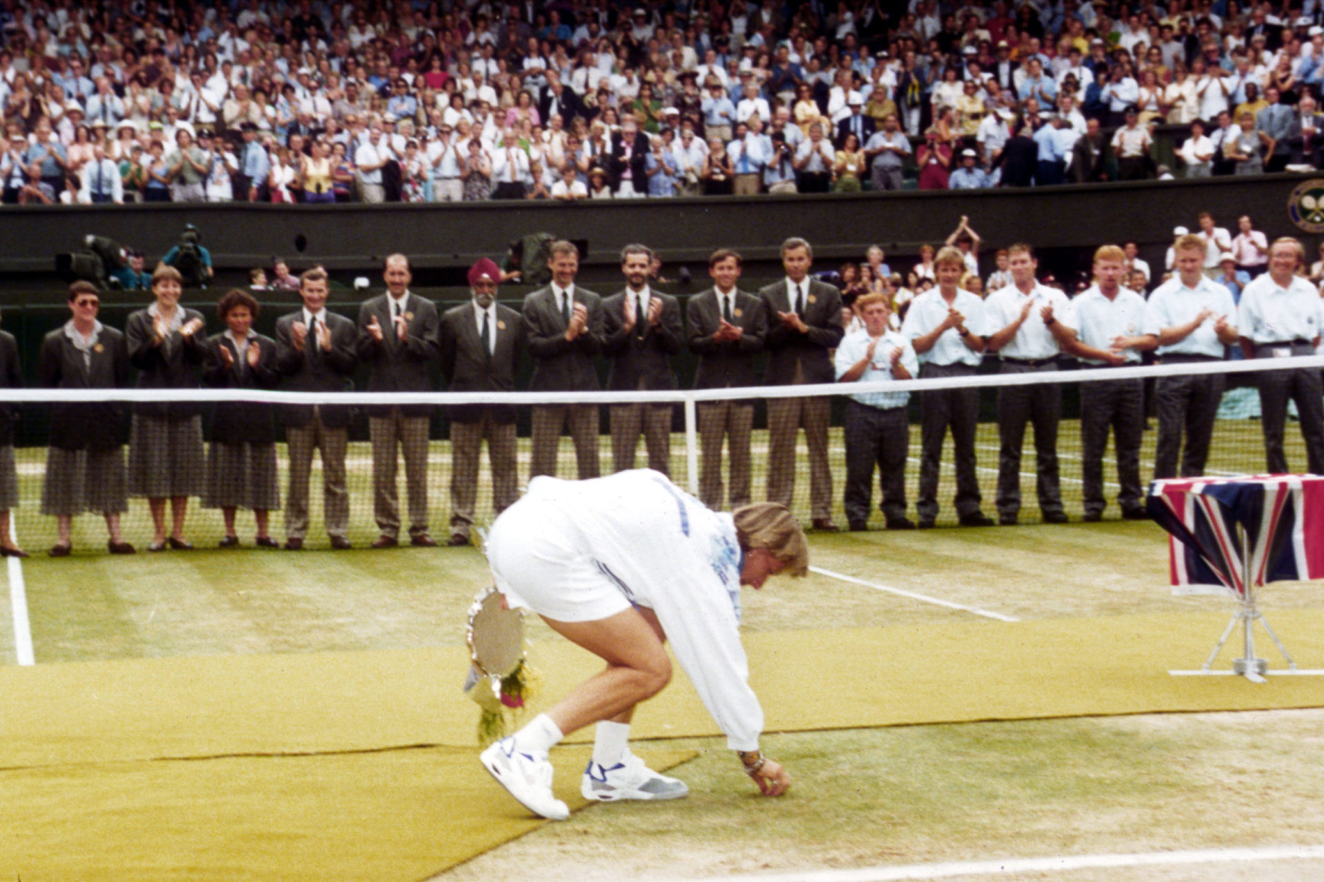 Martina Navratilova's Wimbledon Farewell: A Memento from Centre Court