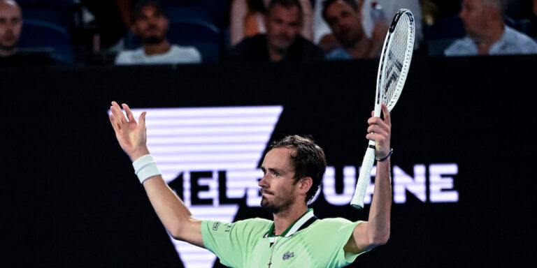 Medvedev Describes On-Court Emotions as a Boiling Kettle, Reveals Mental Challenges