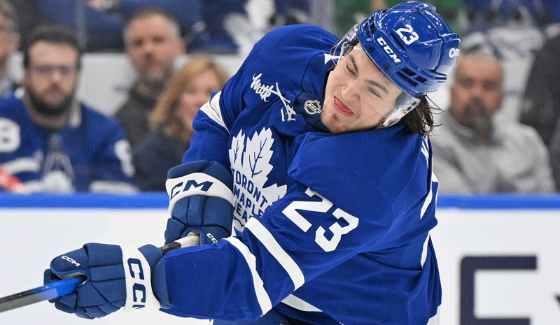 Maple Leafs Edge Panthers in Thrilling Game 1, Stolarz Injured