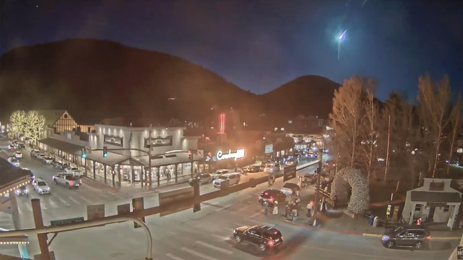 Bright Fireball Streaks Across Western US Skies, Sparking Spectator Excitement