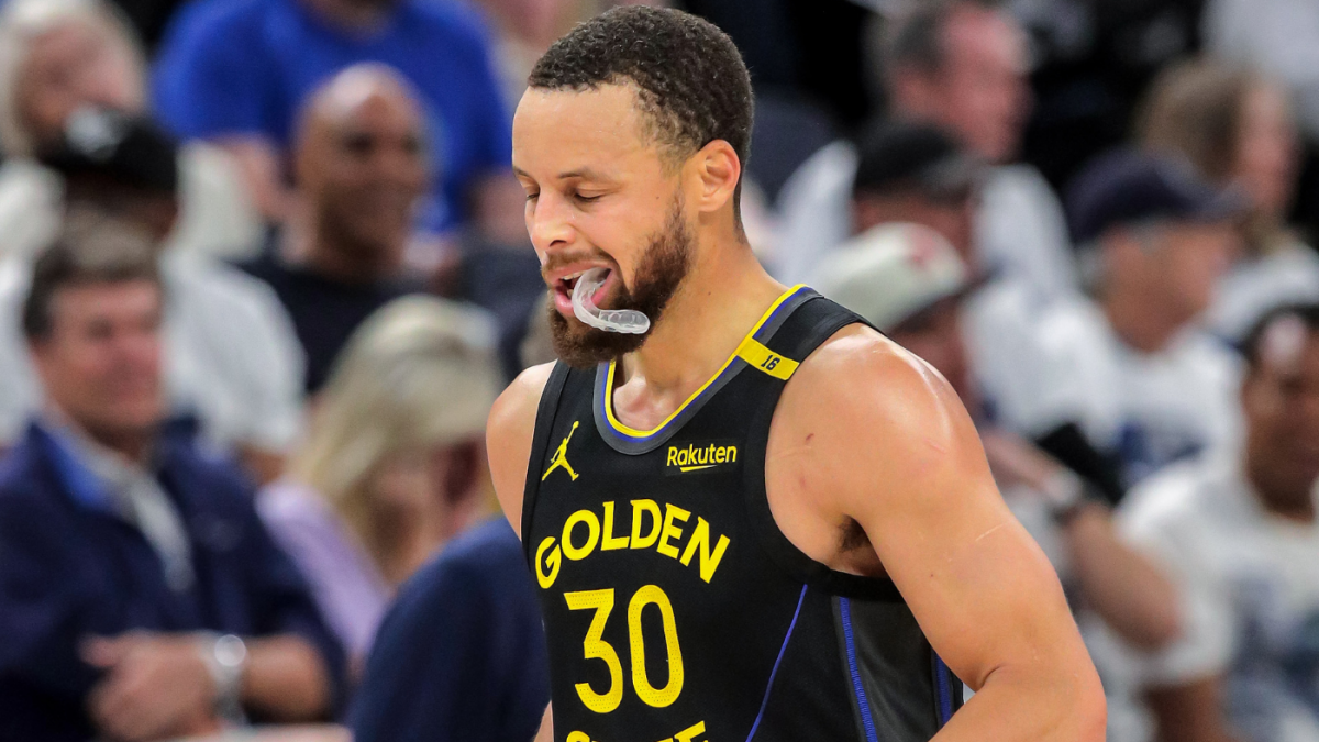 Stephen Curry Injured, Warriors Win Game 1 Against Timberwolves