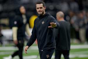 Derek Carr's Shoulder Injury Clouds Saints' QB Situation; Surgery Decision Looms