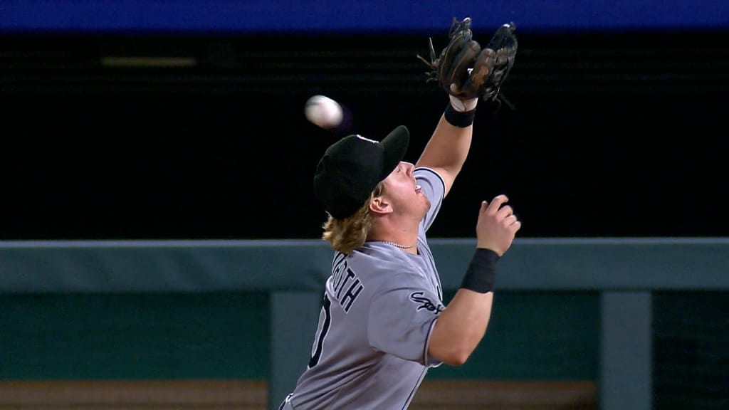 Royals Rally to Beat White Sox After Hilarious Errors in Ninth Inning