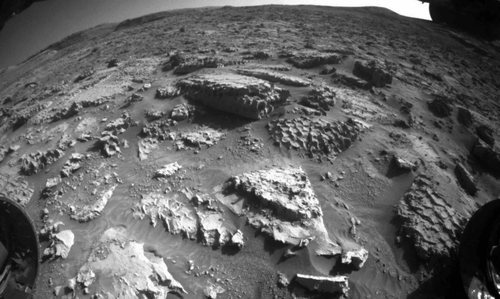 Curiosity Rover Spots Unique Honeycomb and Waffle Patterns on Mars