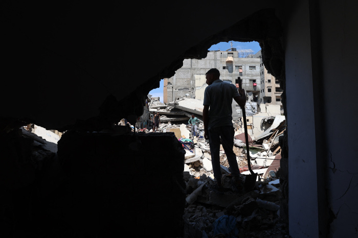 Netherlands Calls for EU Review of Israel Trade Deal Amid Gaza Aid Block