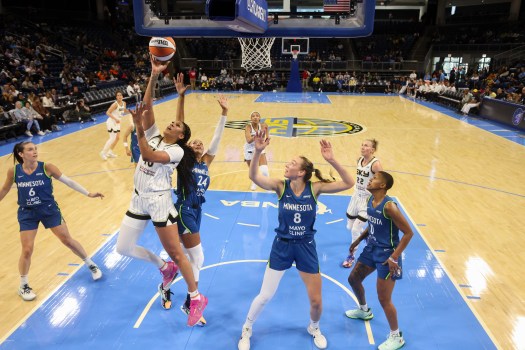 Chicago Sky Beat Minnesota Lynx in Preseason: Cardoso Shines, Van Lith Adapts