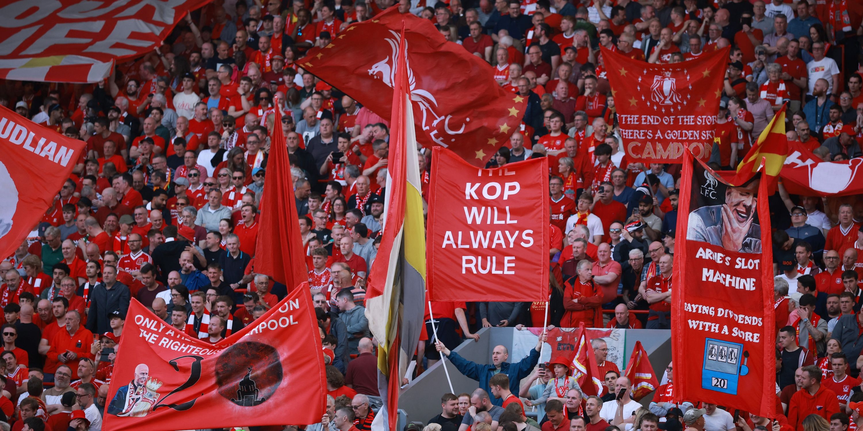 Liverpool Faces Right-Back Dilemma: Alexander-Arnold Departure & Bradley's Opportunity