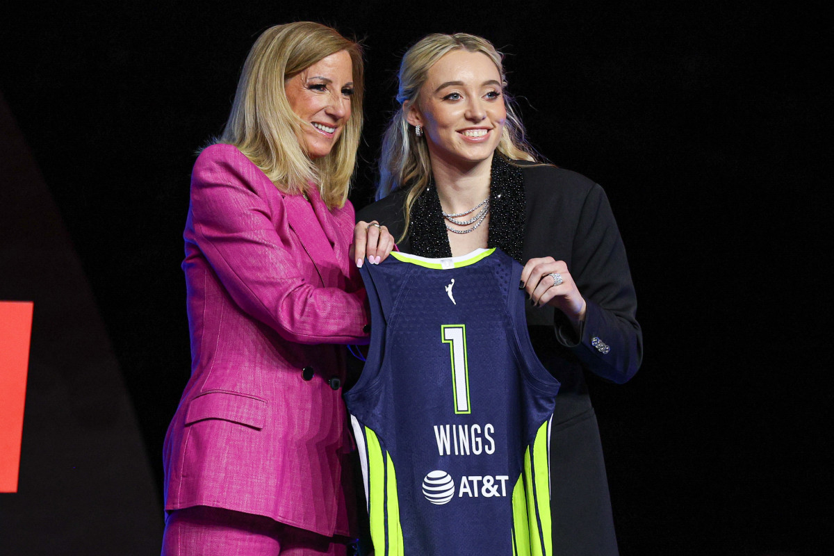 Bueckers Addresses Clark Comparisons, Acknowledges White Privilege in WNBA