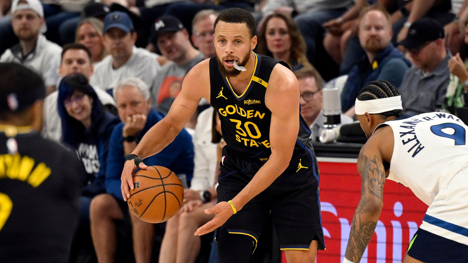 Stephen Curry sidelined with hamstring strain; Warriors adjust playoff strategy