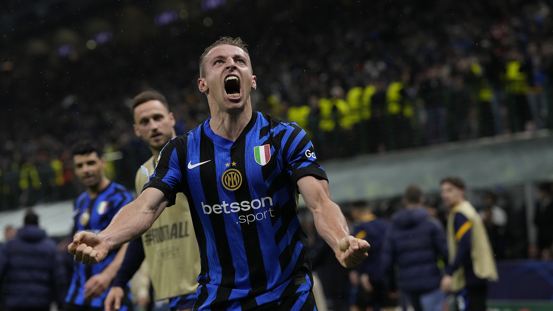 Inter Milan Edges Barcelona in Thrilling 7-6 Champions League Semifinal