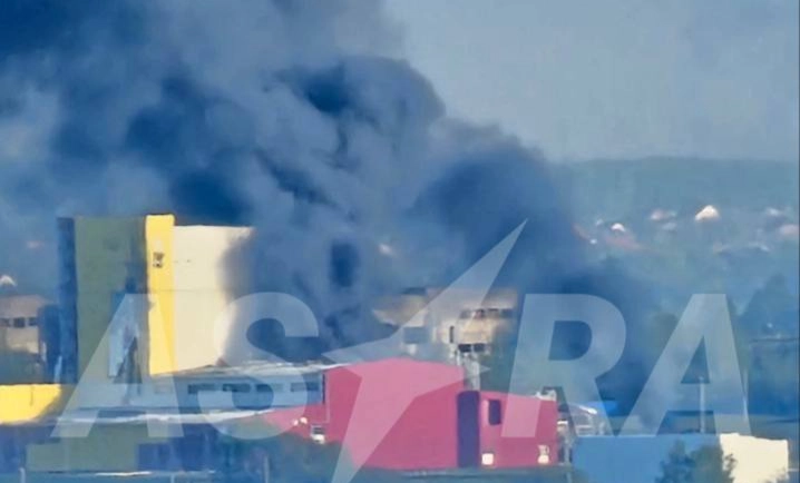 Ukrainian Drone Attacks Disrupt Moscow Airspace, Stranding Thousands Ahead of Victory Day