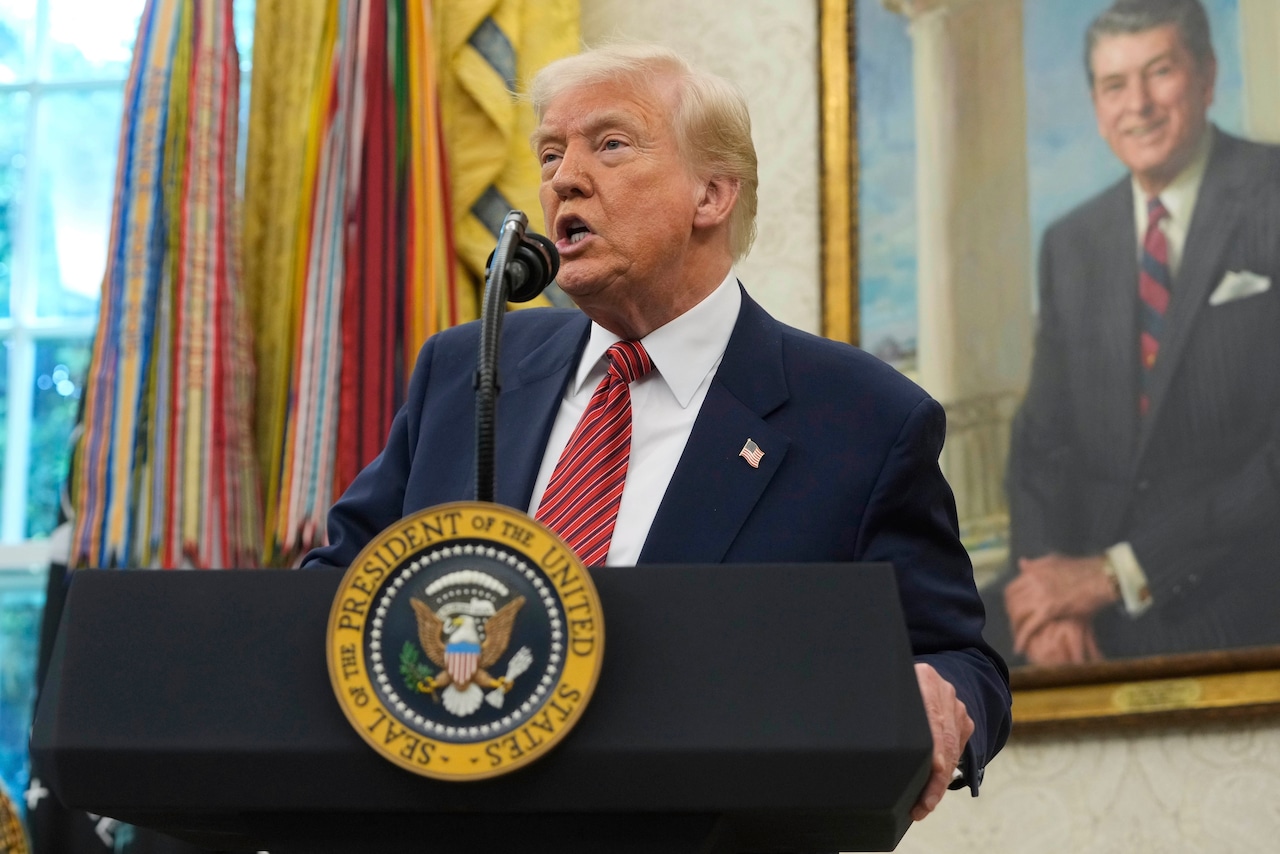 Trump Praises Houthi 'Bravery' Despite Costly Disruptions, Civilian Casualties