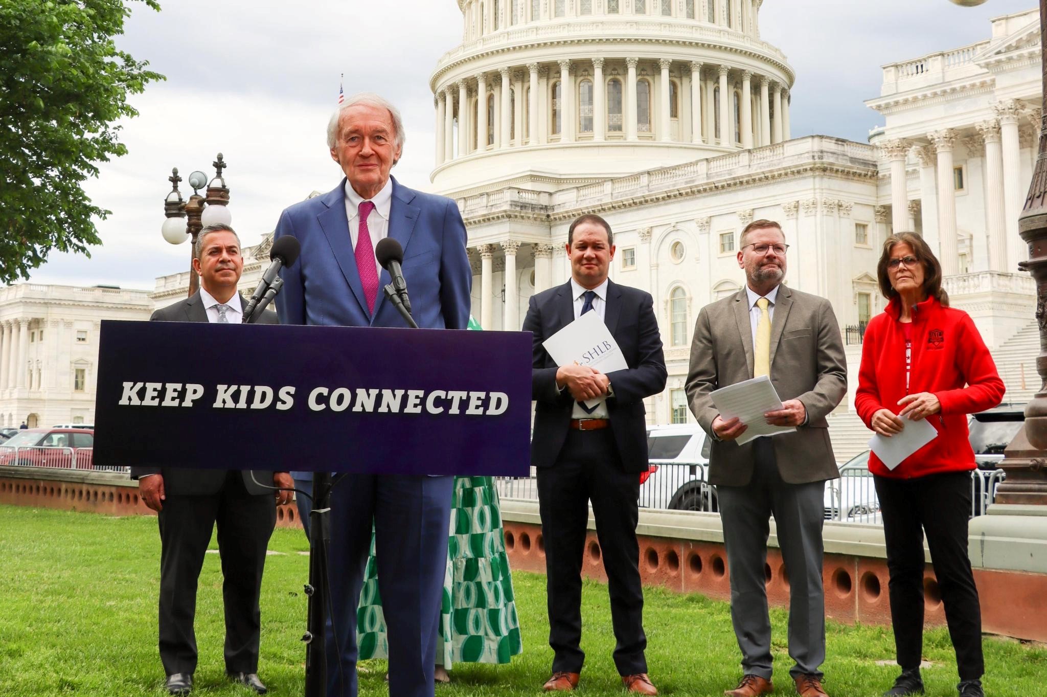 Senate Blocks FCC Rule on Wi-Fi Hotspots for Low-Income Students