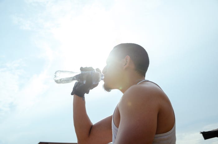 Elite Athletes' Hydration Secrets: Timing and Electrolytes for Peak Performance