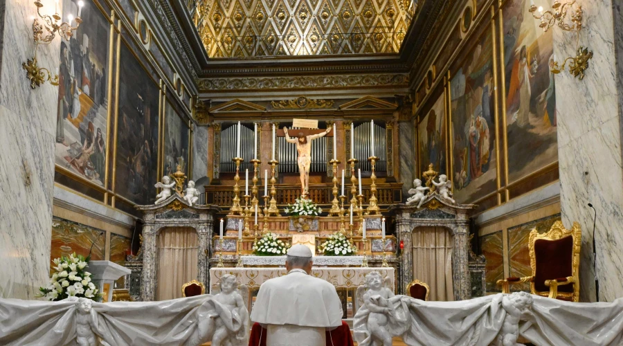 Pope Leo XIV Visits Marian Shrine, Prays at Tomb of Predecessor Francis